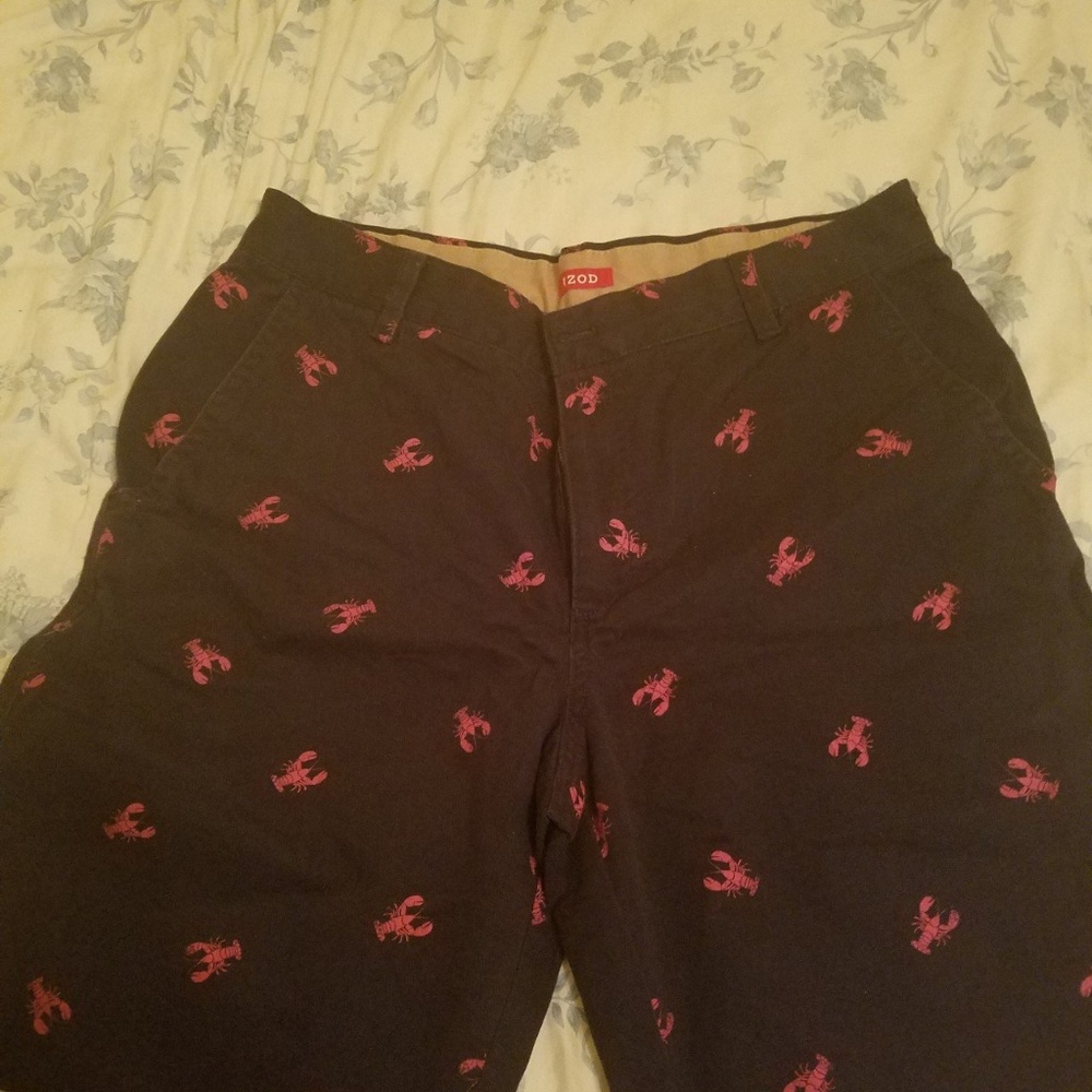 IZOD Lobster Pattern Shorts